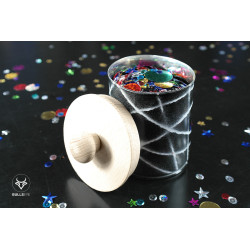 Ideas for personalising a recycled tin can