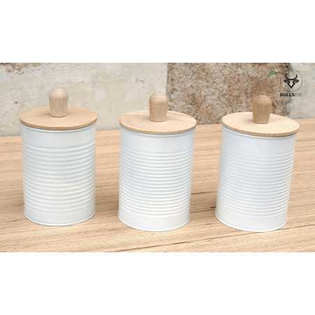 white closed can