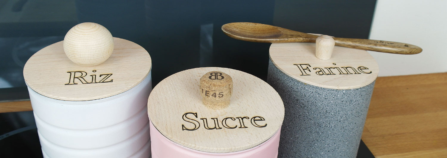 Engraved wooden cover for tins